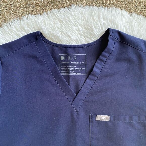 Figs Technical Collection Scrub Top Blue Vneck Womens Size XS - Picture 3 of 7